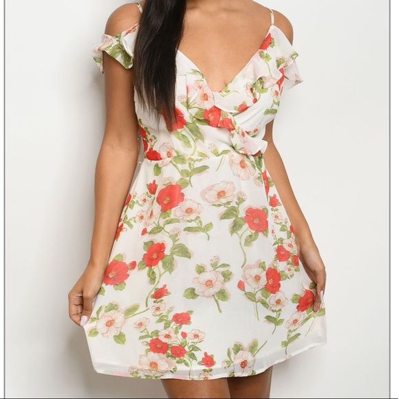 💕Beautiful & Fun Floral Summer Dress💕 - Picture 6 of 7